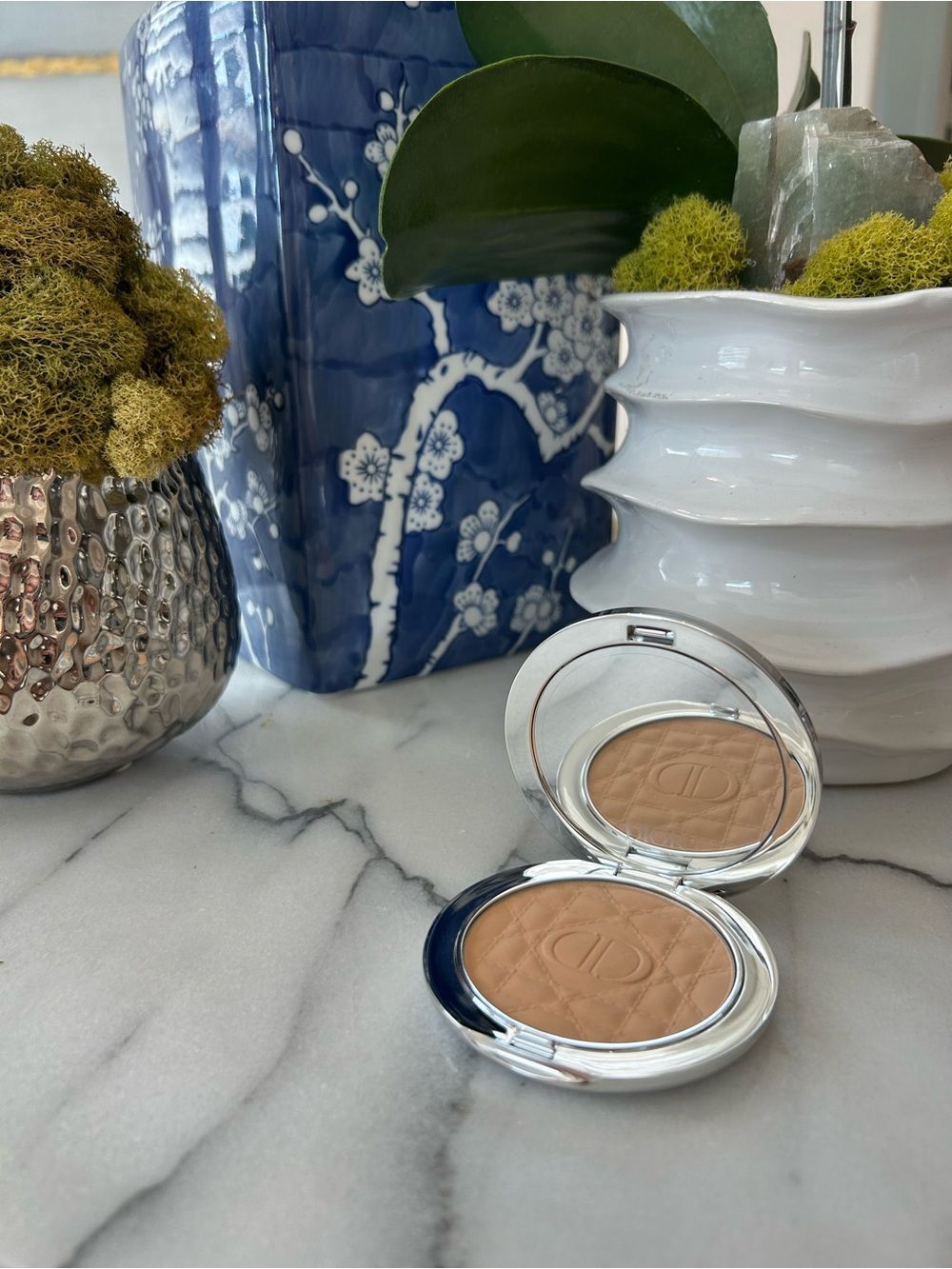 Dior Forever Nude Matte and Radiant Pressed Powder- Light (2) - Picture 3 of 6